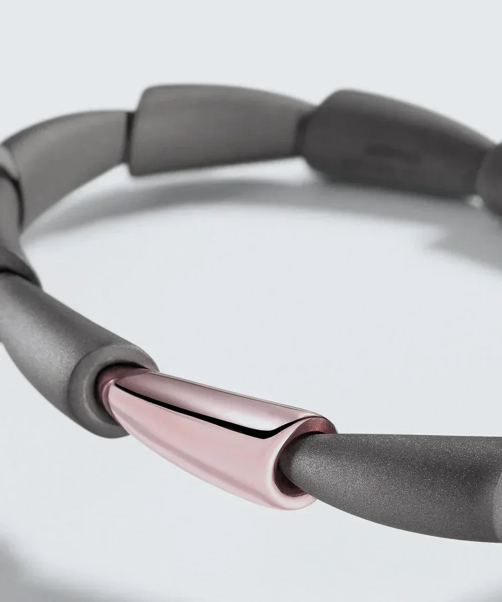 Black Stone Bracelet With Gold Accents - Peelerie