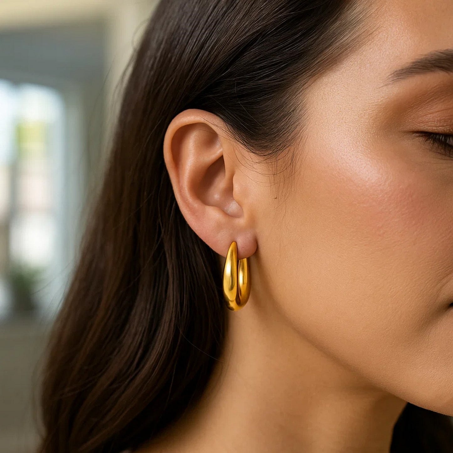 Peelerie jewelry piece in midnight luxury editorial product photo, high-contrast studio lighting