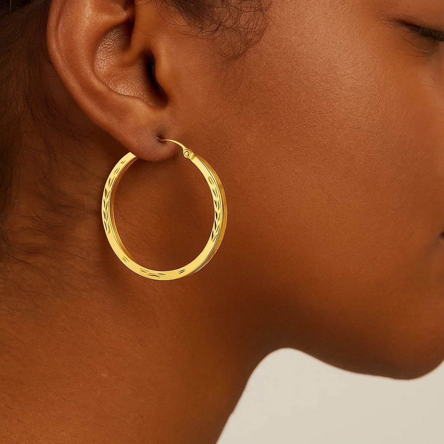 Peelerie jewelry piece in midnight luxury editorial product photo, high-contrast studio lighting