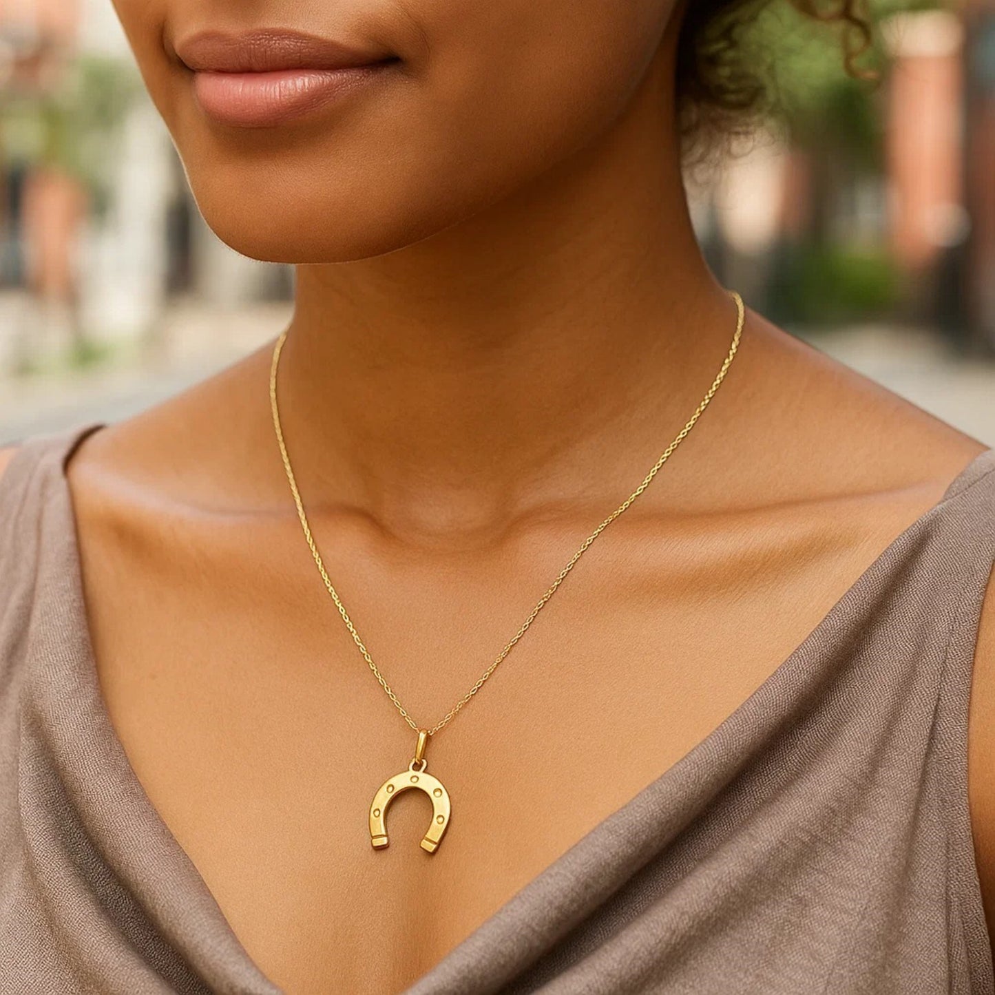 14K Yellow Gold Necklace with Horseshoe