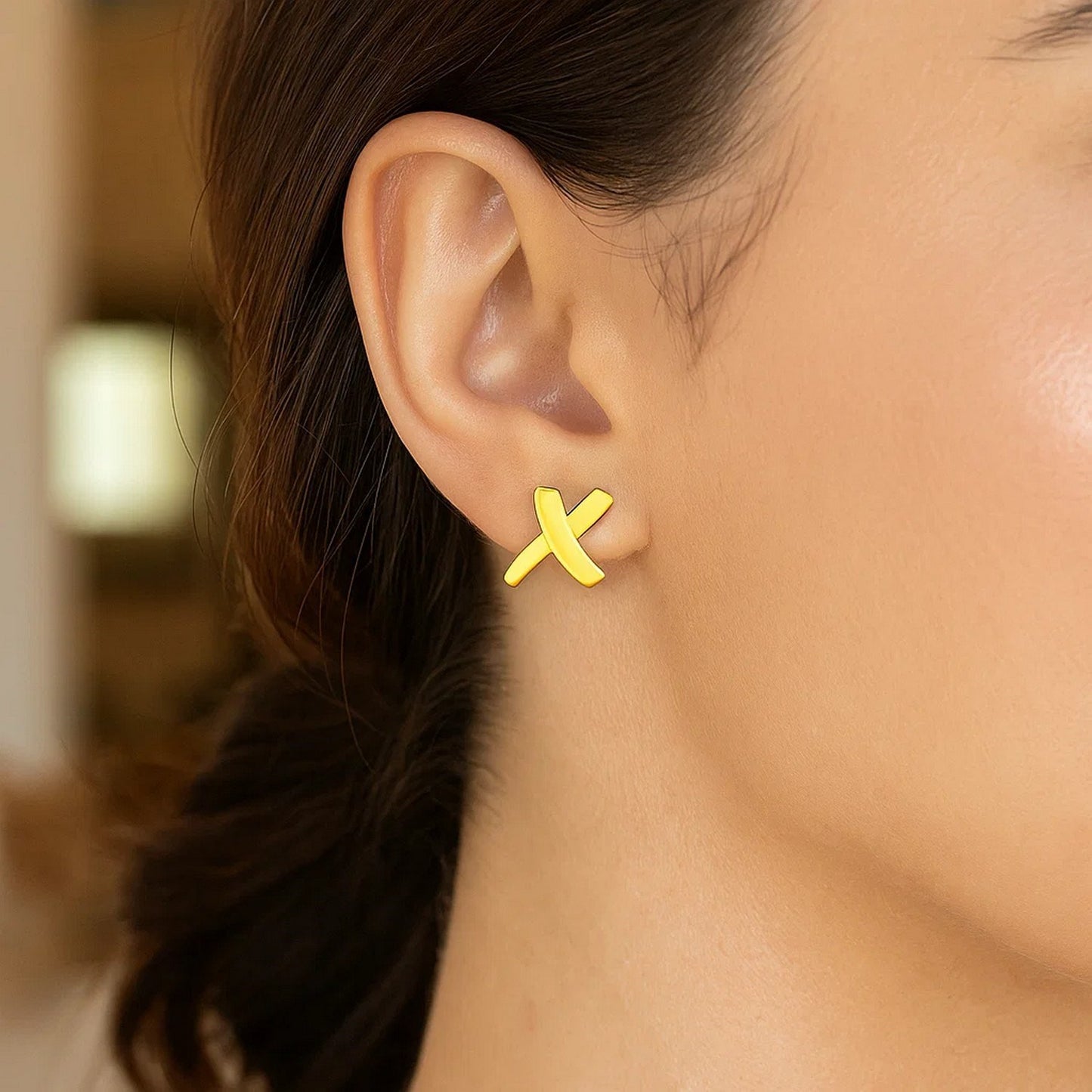 Peelerie jewelry piece in midnight luxury editorial product photo, high-contrast studio lighting