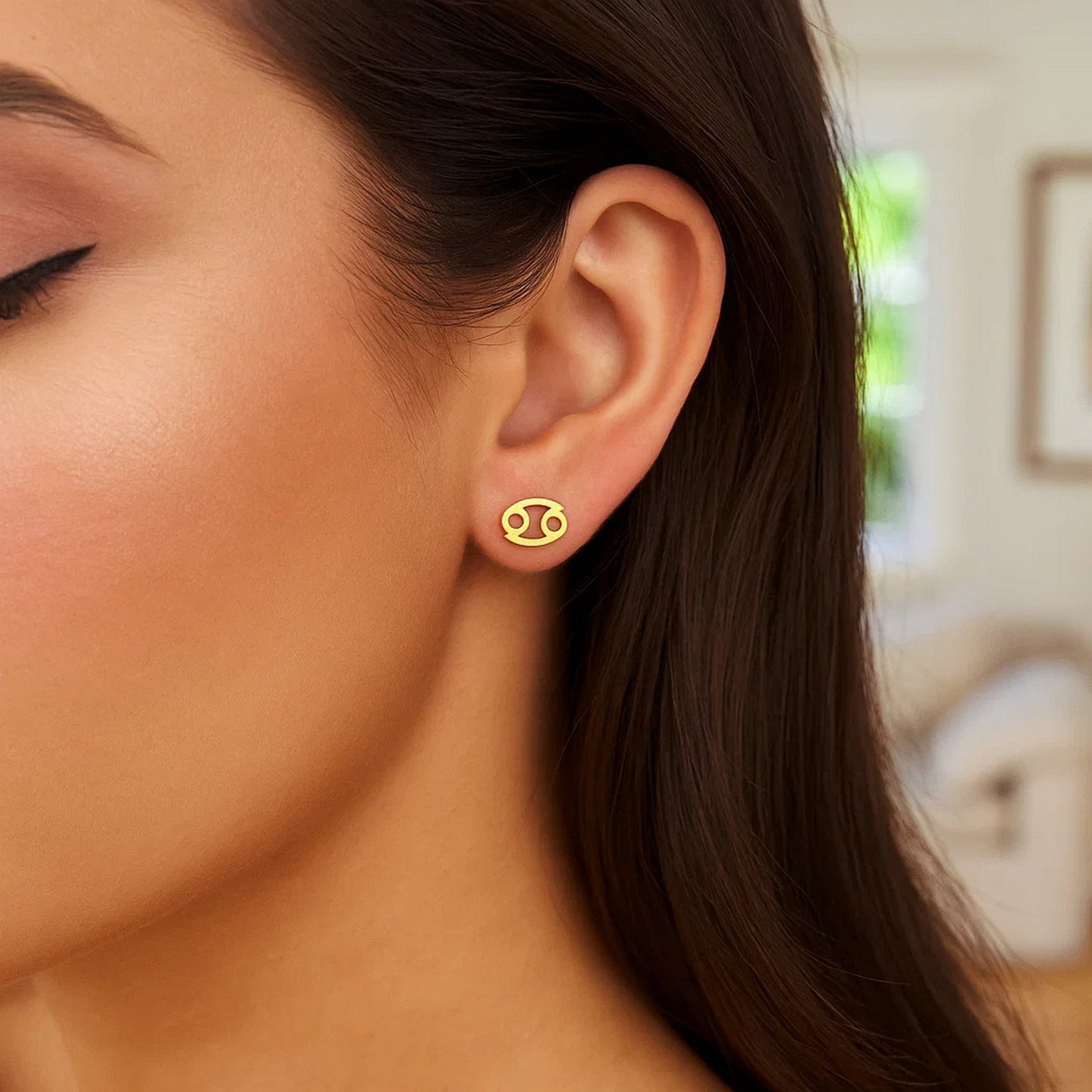 Peelerie jewelry piece in midnight luxury editorial product photo, high-contrast studio lighting