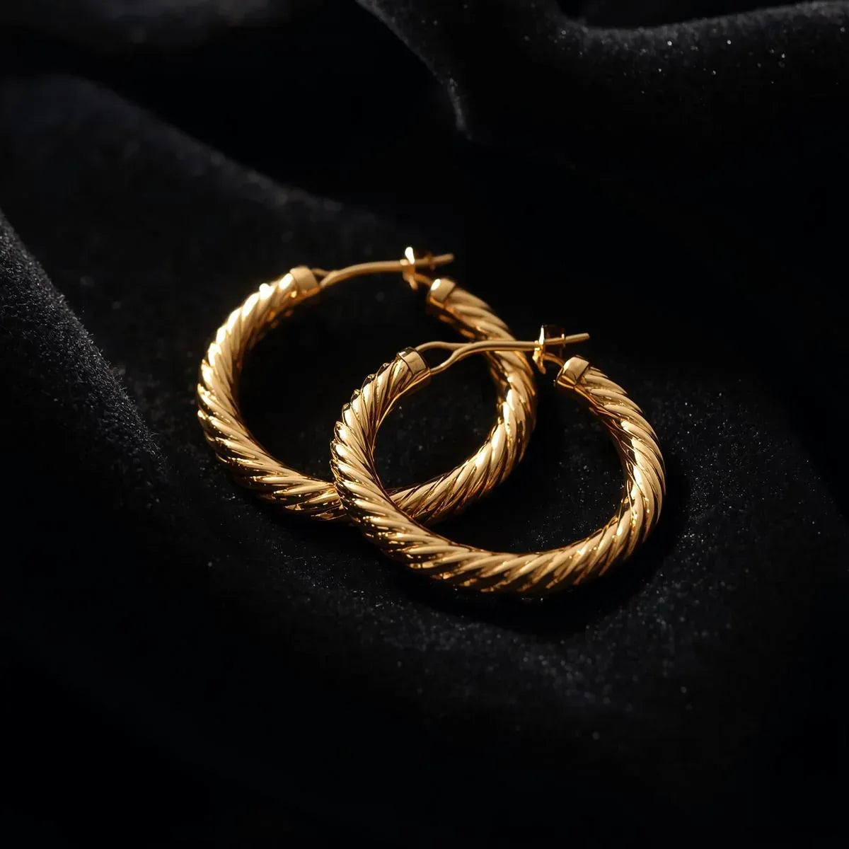 Hoop Earrings - Peelerie