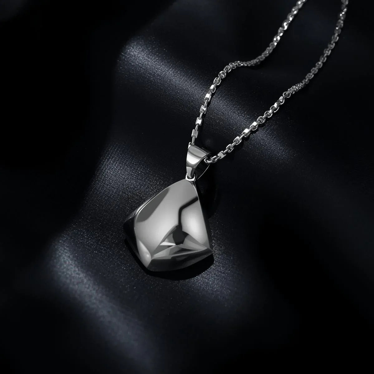 Pendant Necklaces - Peelerie