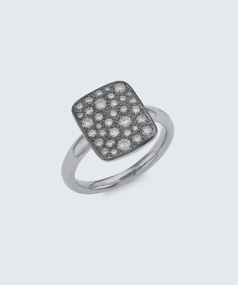 Peelerie jewelry piece in midnight luxury editorial product photo, high-contrast studio lighting