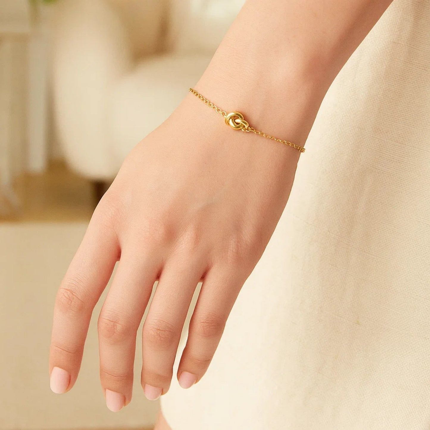 14k Yellow Gold Chain Bracelet with Polished Knot (7.50 mm)