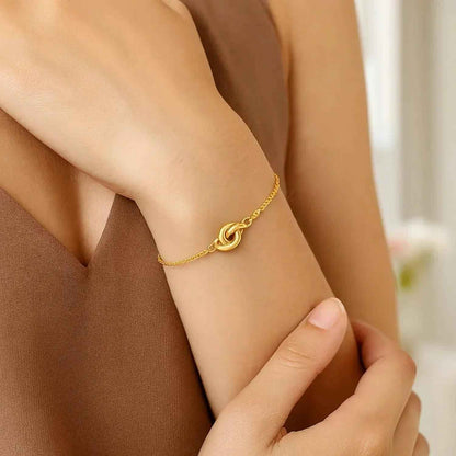 14k Yellow Gold Chain Bracelet with Polished Knot (7.50 mm)