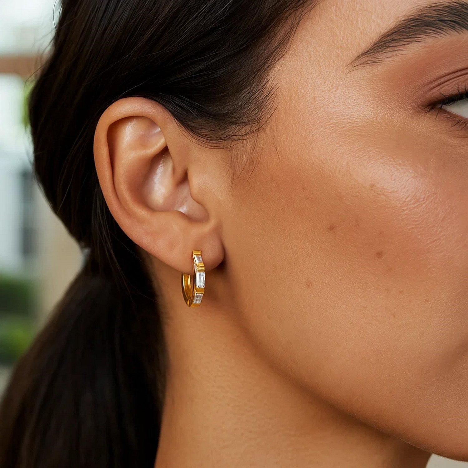 Peelerie jewelry piece in midnight luxury editorial product photo, high-contrast studio lighting