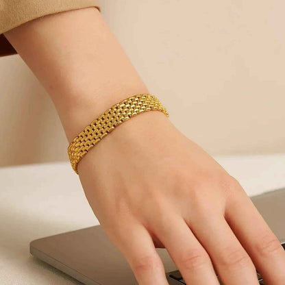 14k Yellow Gold Flexible Panther Line Bracelet (9.00 mm)