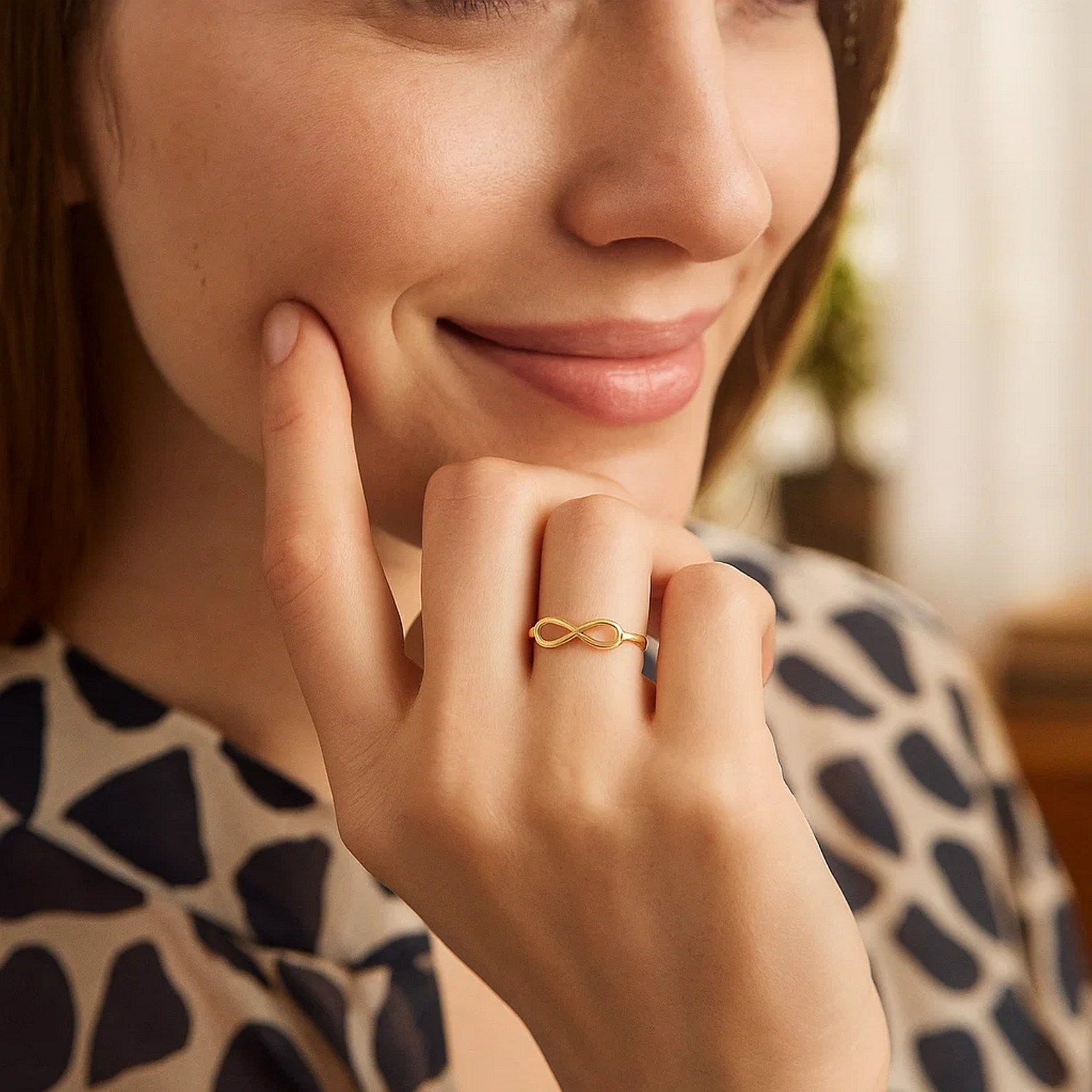 Peelerie jewelry piece in midnight luxury editorial product photo, high-contrast studio lighting