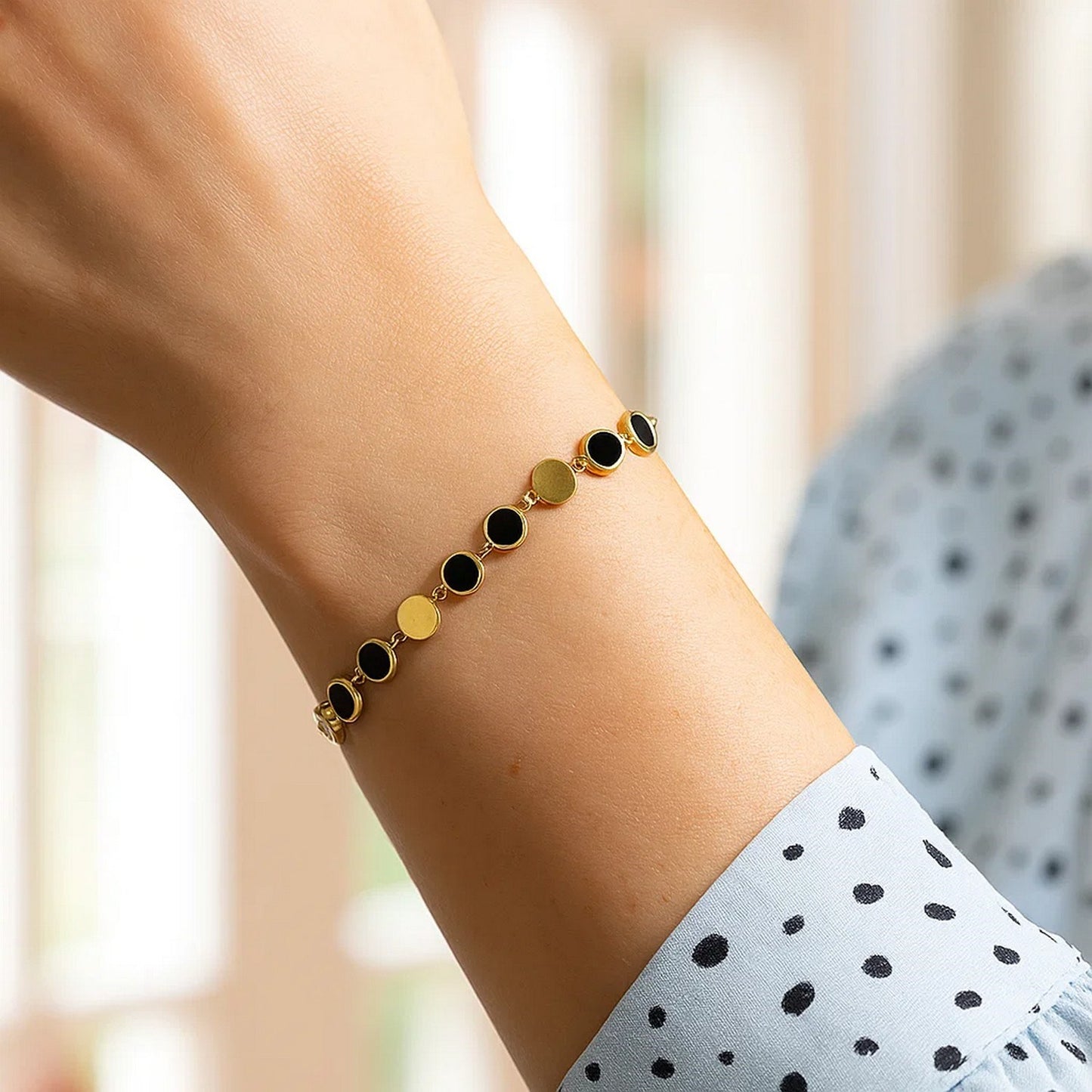 Black Onyx Gem Alternating Bracelet in 14K Yellow Gold (5.00 mm)
