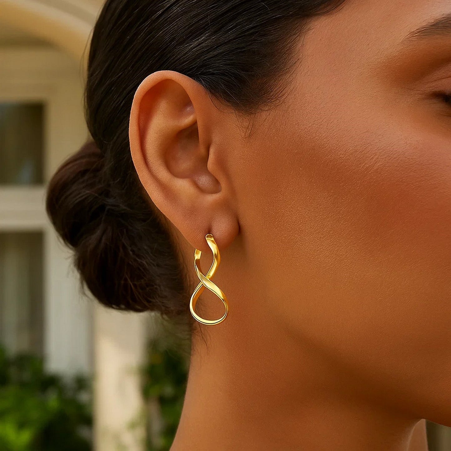 Peelerie jewelry piece in midnight luxury editorial product photo, high-contrast studio lighting