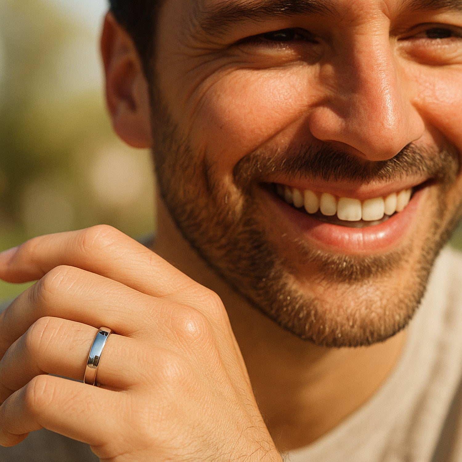 Peelerie jewelry piece in gold midnight luxury editorial product photo, high-contrast studio lighting