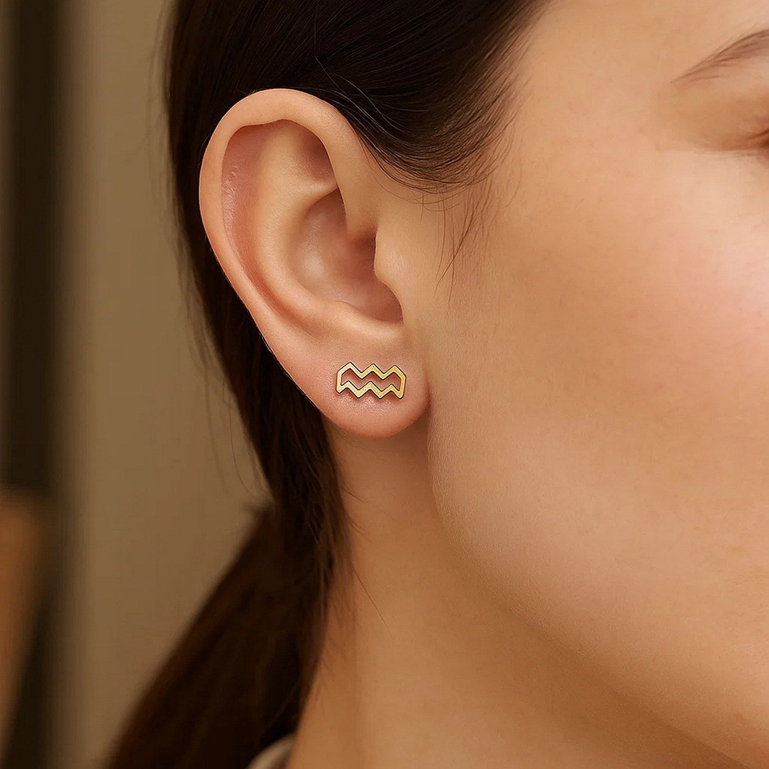 Peelerie jewelry piece in midnight luxury editorial product photo, high-contrast studio lighting