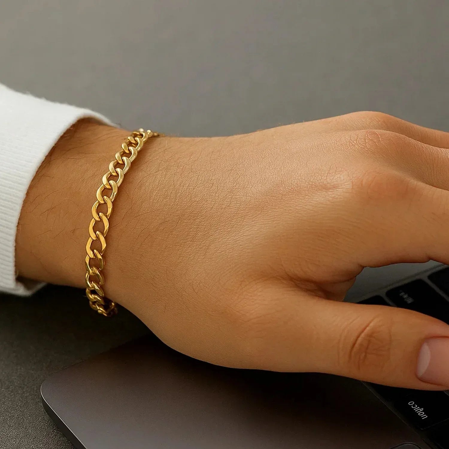 10k Yellow Gold Lite Curb Bracelet (6.20 mm) - Peelerie