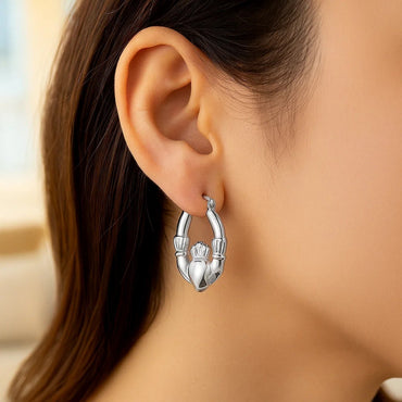 Peelerie jewelry piece in midnight luxury editorial product photo, high-contrast studio lighting