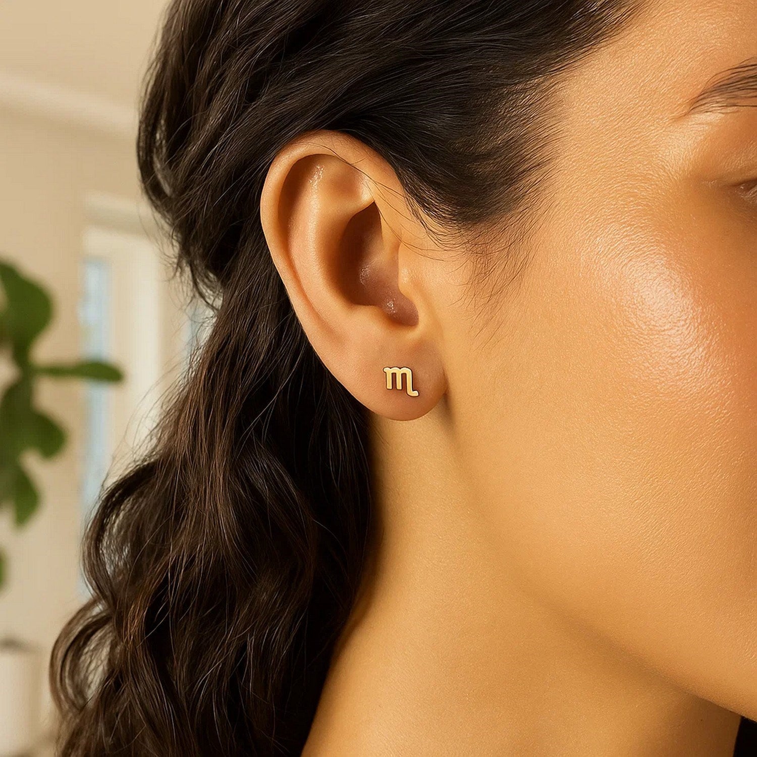 Peelerie jewelry piece in midnight luxury editorial product photo, high-contrast studio lighting