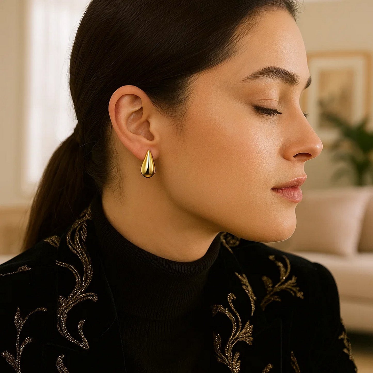 Peelerie jewelry piece in midnight luxury editorial product photo, high-contrast studio lighting