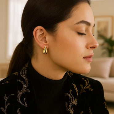 Peelerie jewelry piece in midnight luxury editorial product photo, high-contrast studio lighting