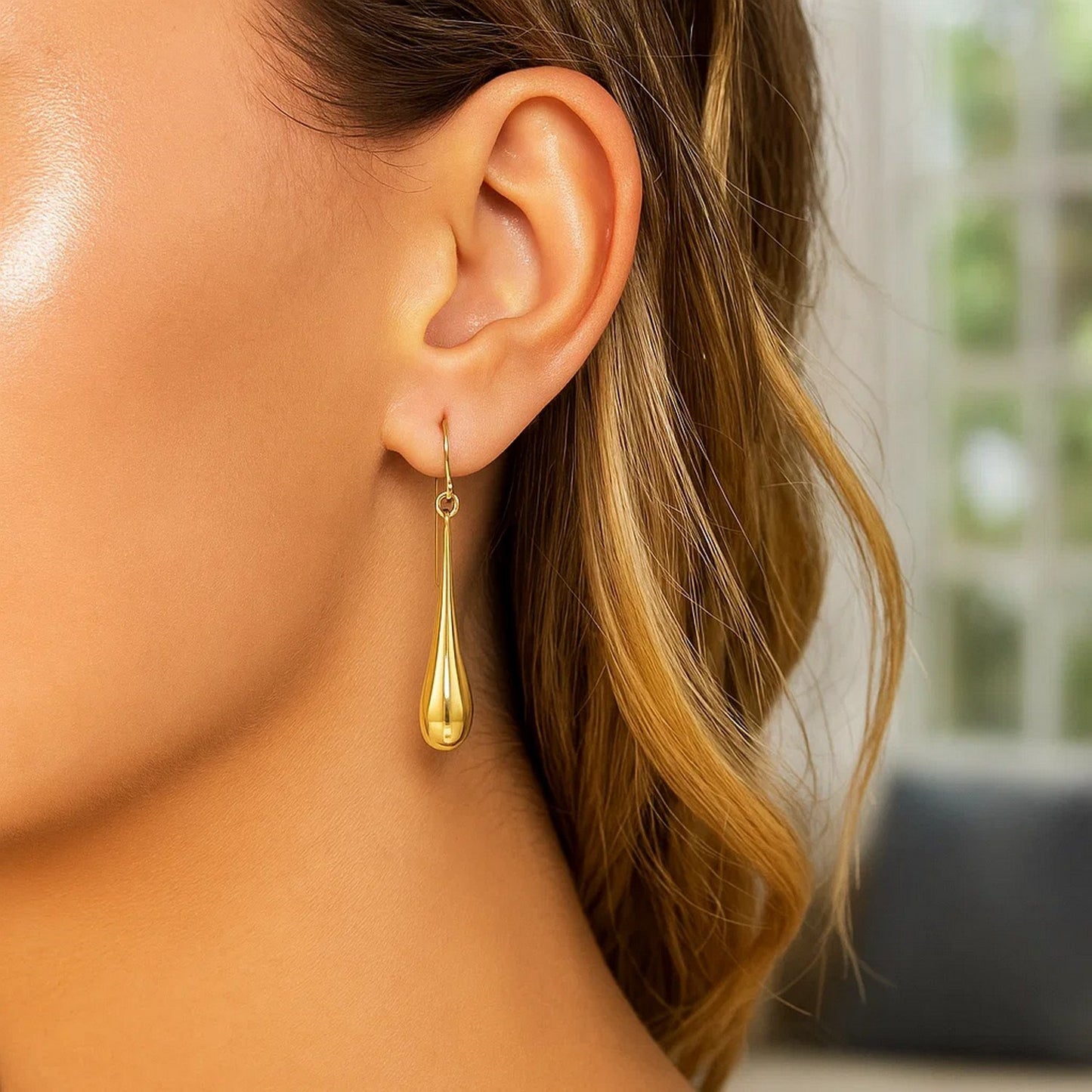 Peelerie jewelry piece in midnight luxury editorial product photo, high-contrast studio lighting