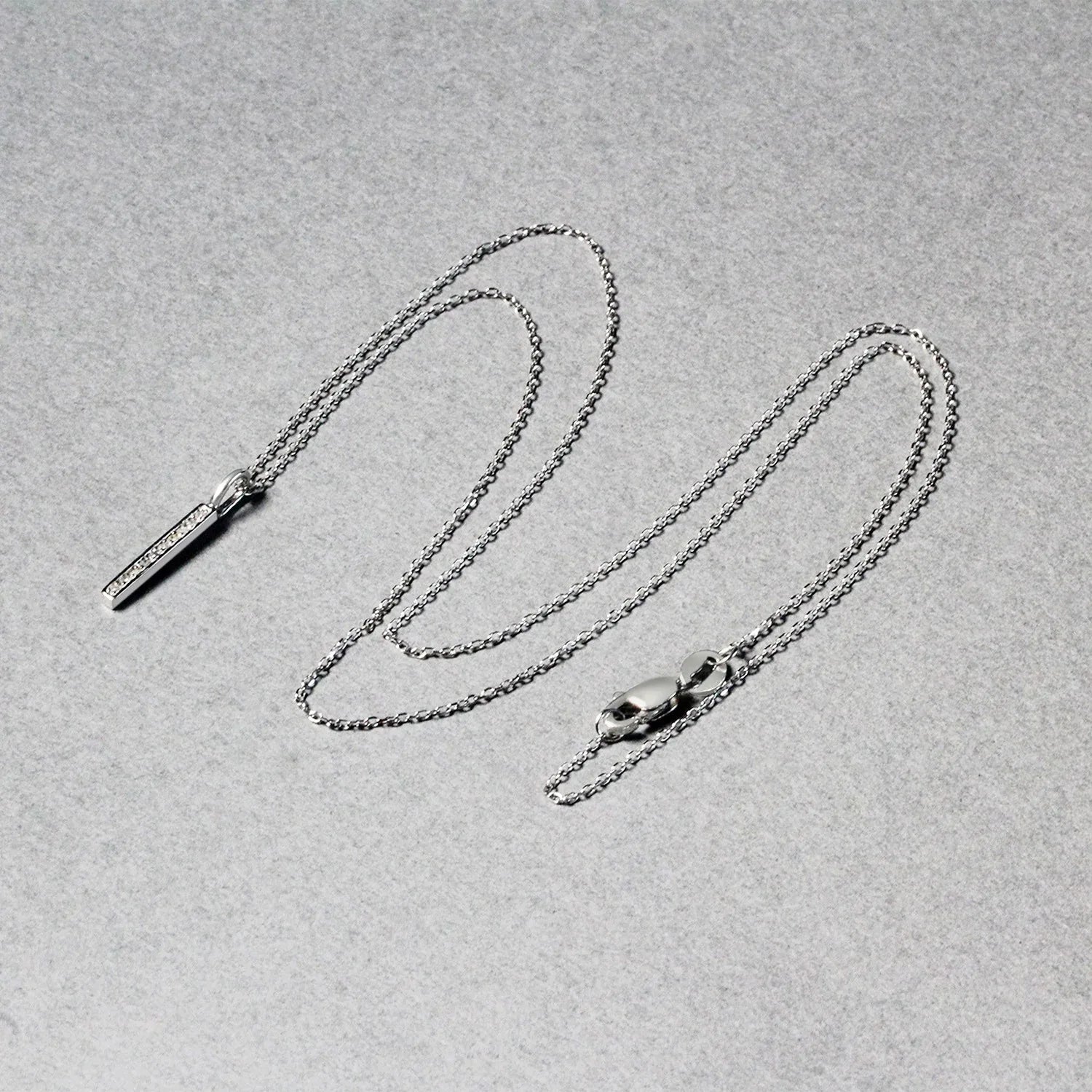 14k White Gold Bar Pendant with Diamonds - Peelerie