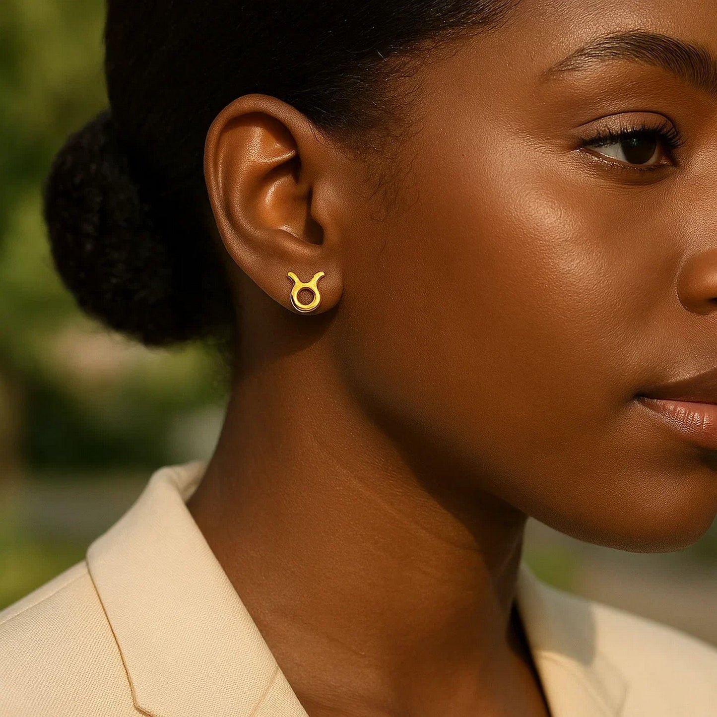 Peelerie jewelry piece in midnight luxury editorial product photo, high-contrast studio lighting