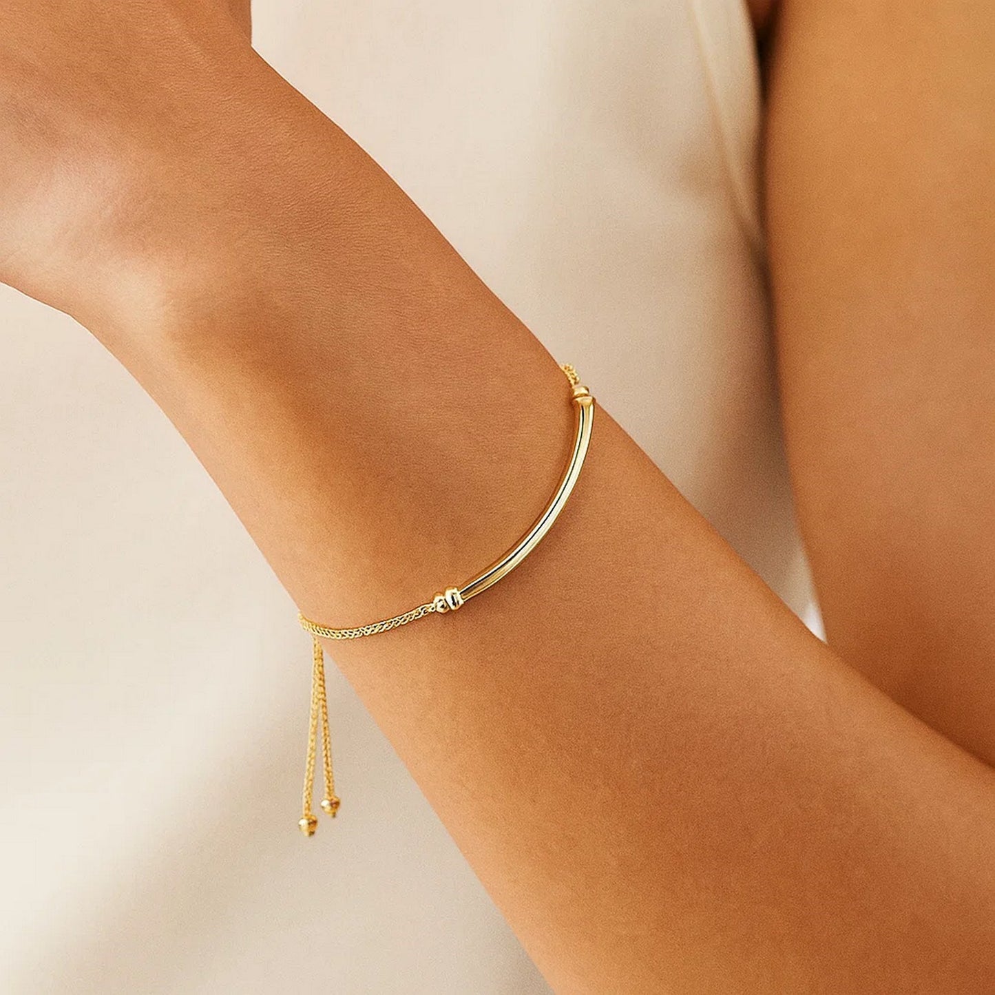14k Yellow Gold Smooth Curved Bar and Lariat Style Bracelet (1.00 mm)