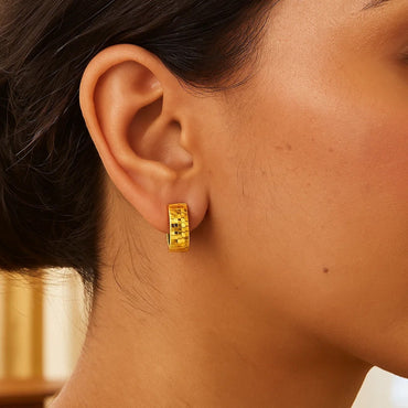 Peelerie jewelry piece in midnight luxury editorial product photo, high-contrast studio lighting