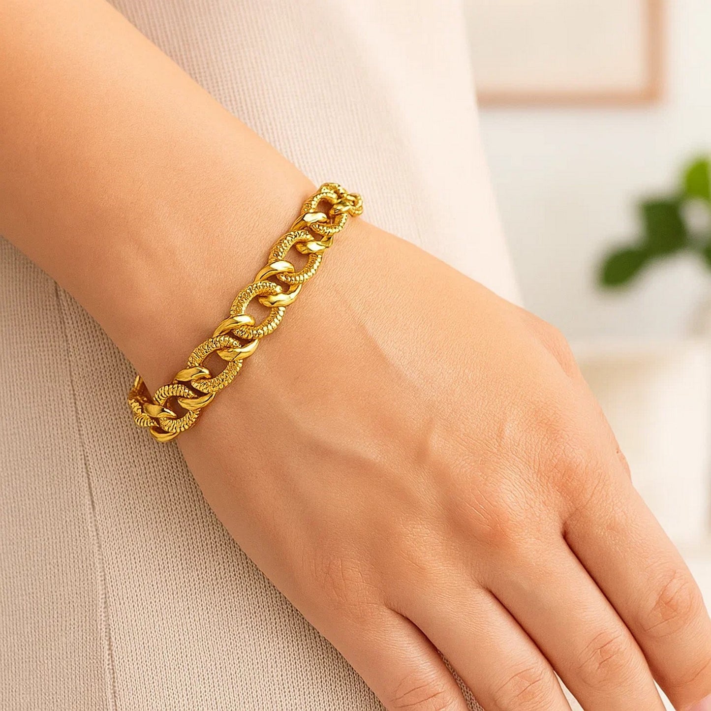 14k Yellow Gold Curb Chain Design with Diamond Cuts Bracelet (8.80 mm)