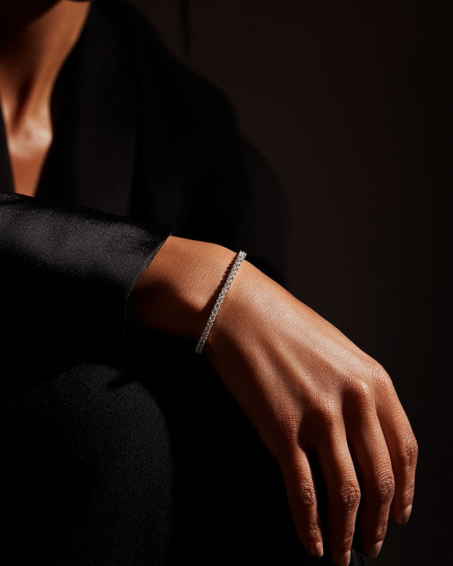 MADE FOR THE WRIST.