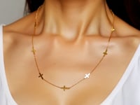Collier chaîne en or jaune 14 carats avec croix