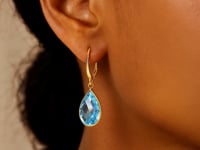 Boucles d'oreilles pendantes avec briolettes de topaze bleue en forme de poire en or jaune 14 carats