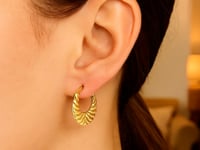 Boucles d'oreilles créoles fantaisie cannelées en or jaune 14 carats