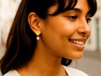 Puces d'oreilles cœur et goutte de perle en or jaune 14 carats