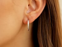 Boucles d'oreilles créoles tubulaires martelées en or bicolore 14 carats (2,5x15 mm)