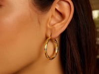 Boucles d'oreilles créoles alternées texturées en or bicolore 14 carats