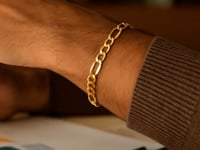 Bracelet Figaro en or jaune massif 10 carats (7,90 mm)