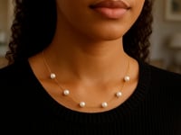 Collier en or jaune 14 carats avec perles blanches