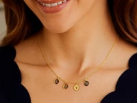 Collier en or jaune 14 carats avec cercles tombants, motif « Love »
