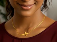 Collier en or jaune 14 carats avec motif croix simple
