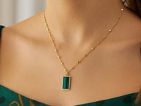 Collier rectangle géométrique en malachite et or jaune 14 carats