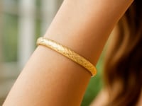 Jonc sculpté en or jaune 14 carats et diamants (6,00 mm)