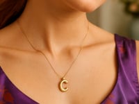 Pendentif initiale C en or jaune 14 carats Helium