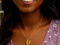 Pendentif initial U en or jaune 14 carats Helium