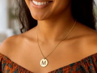 Pendentif en or jaune 14K, disque initial M