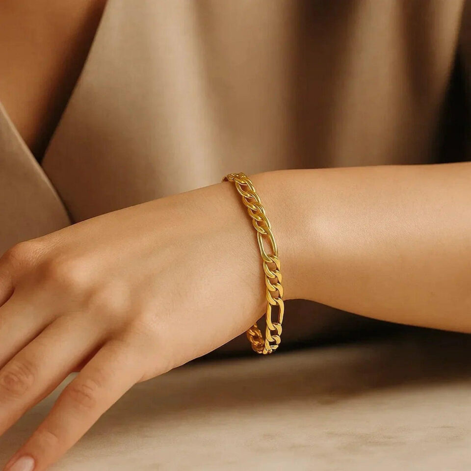 4.50mm figaro bracelet in solid 10K yellow gold, view 5
