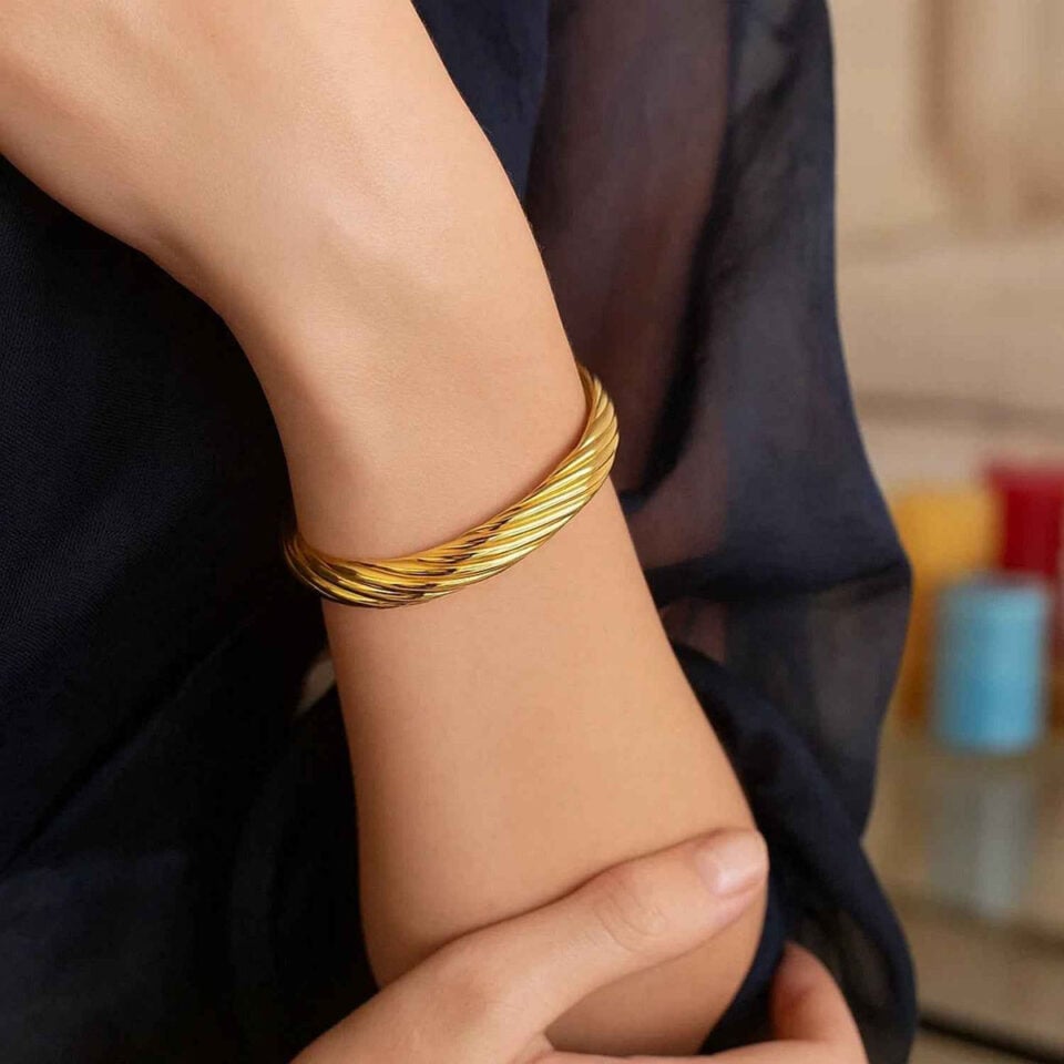 14K Yellow Gold Twist Bangle, 10 mm