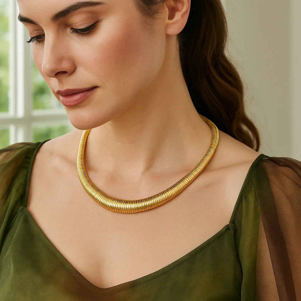 Necklace in solid 14K yellow gold, view 4