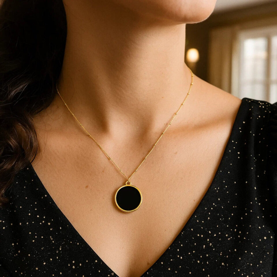 14K Yellow Gold Inlay Circle Onyx Necklace