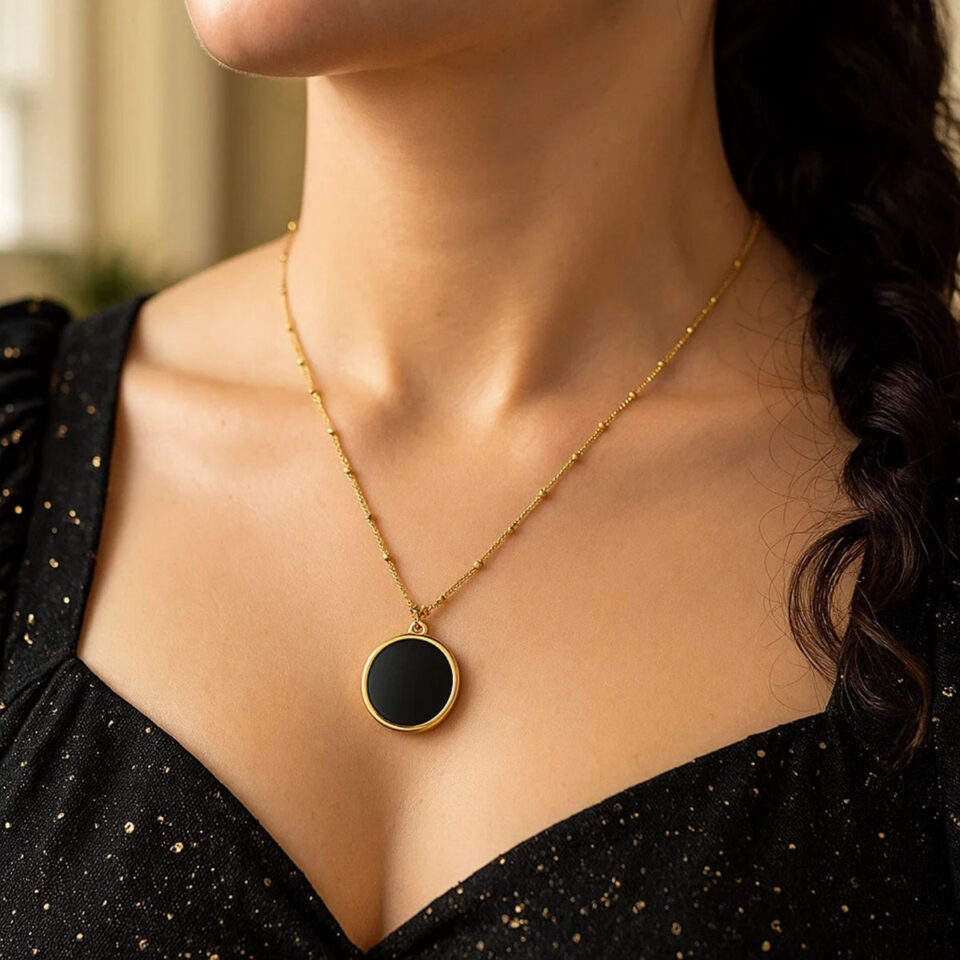 14K Yellow Gold Inlay Circle Onyx Necklace